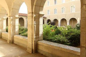 cloitre de vic sur seille